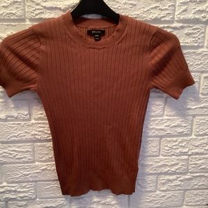 Short sleeved sweater